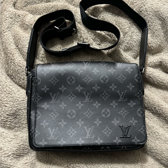 Louis Vuitton messenger bag PM - Picture 1 of 3